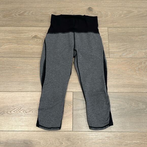 LULULEMON Heathered Black Train Times‎ Crop Active Running Workout Capris Size 4 - Picture 2 of 13